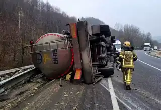 Asit Tankeri Kazası: Sürücü Yaşamını Yitirdi