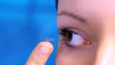 Havuz ve Denizde Kontakt Lens Tehlikesi!