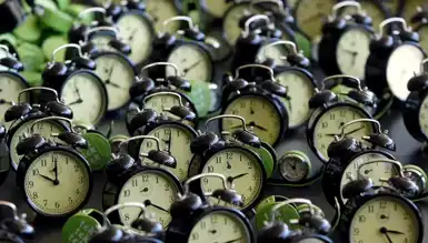 Alarm Ertelemek Demansa Yol Açar mı? Uzmanlar Uyarıyor!